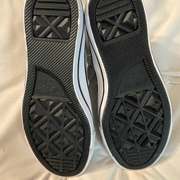 Converse High Tops NWOT - Picture 7 of 7